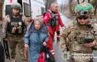 Из Николаевки эвакуировали 16 человек: город под постоянными обстрелами