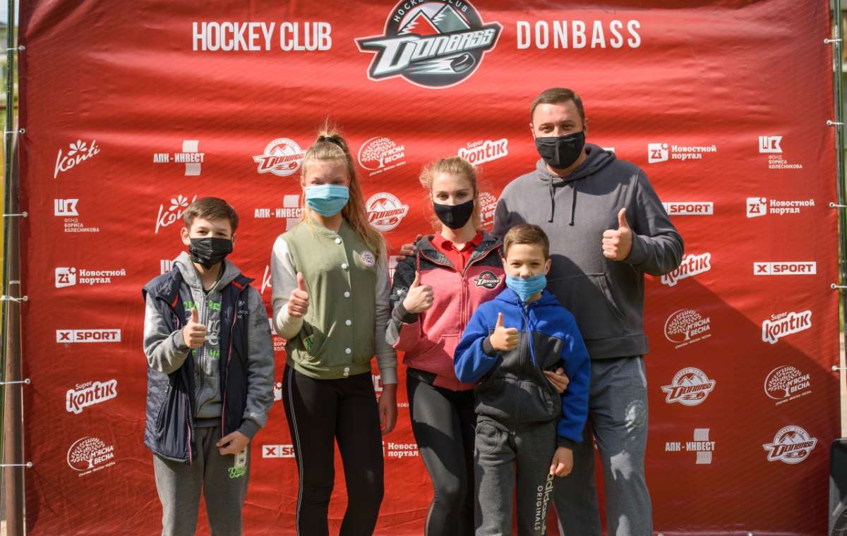 В Константиновке хоккейный клуб «Донбасс» провел разминку