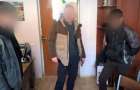 Срок грозит за телефон: В Славянске птушники ограбили местного жителя