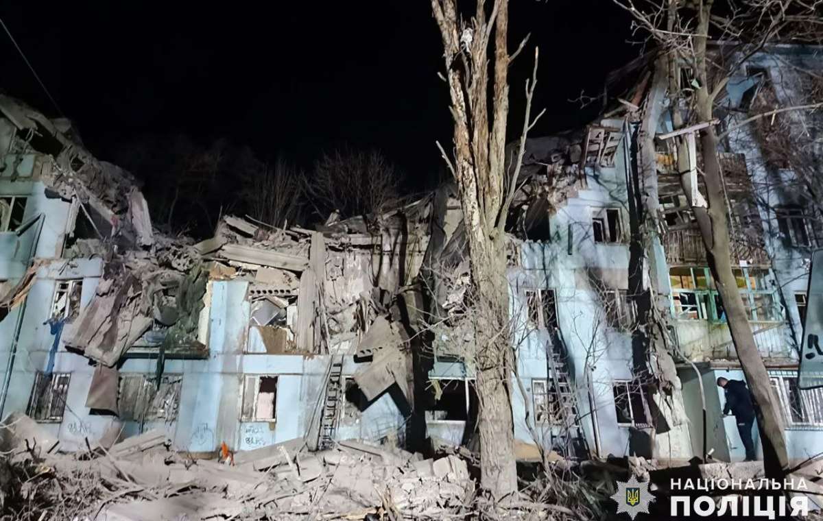 По пятиэтажке в Запорожье ударили ракетой: Под завалами ищут людей