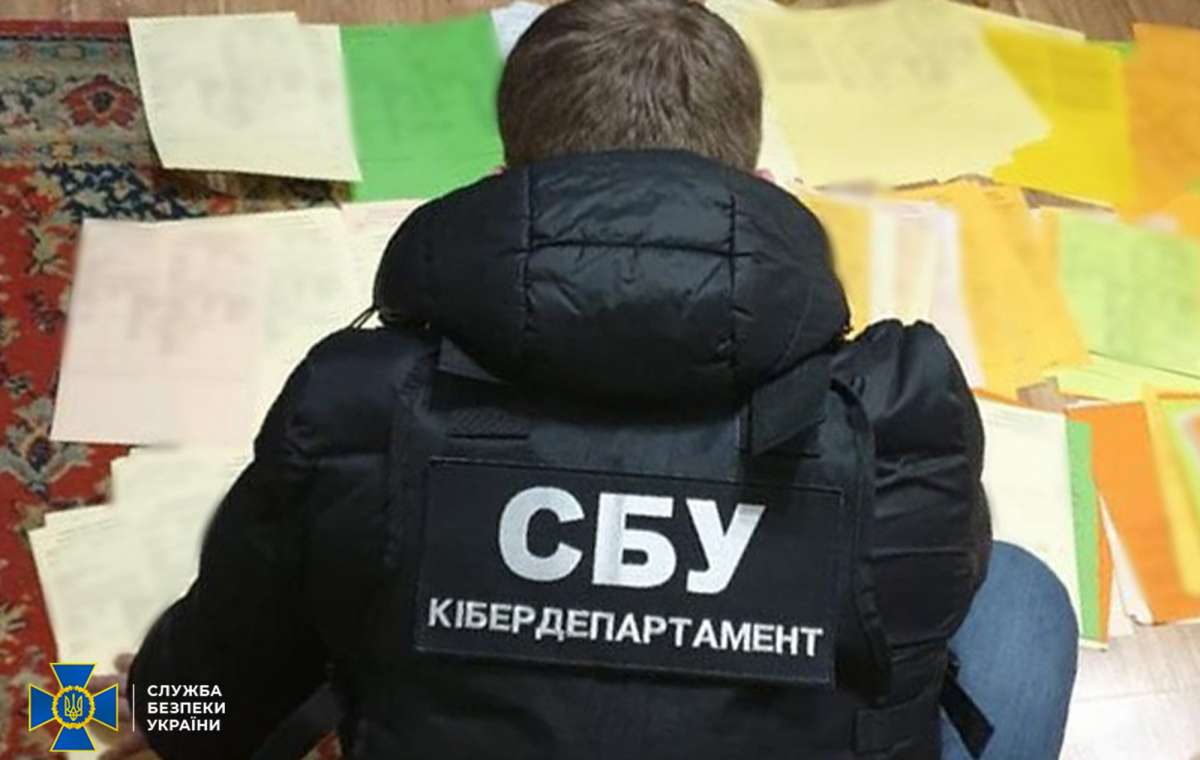 В Украине ликвидировали крупную сеть по изготовлению фейковых COVID-сертификатов