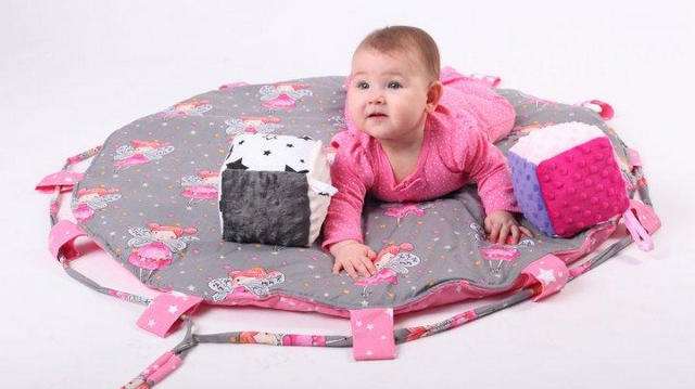 Почему стоит купить малышу игровой коврик?