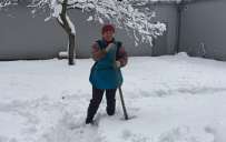 Константиновку засыпало снегом: Коммунальщики стараются справиться с непогодой