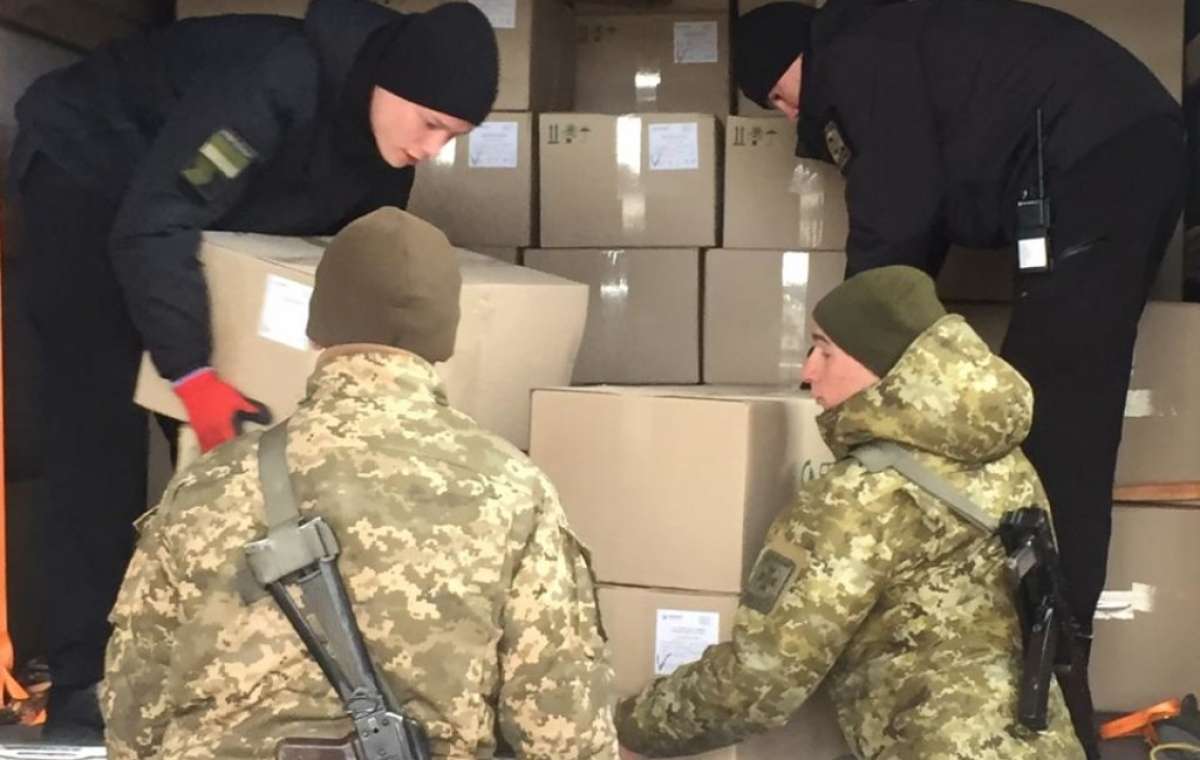 На границе с Польшей украинца поймали за попытку вывезти 50 тысяч респираторных масок 