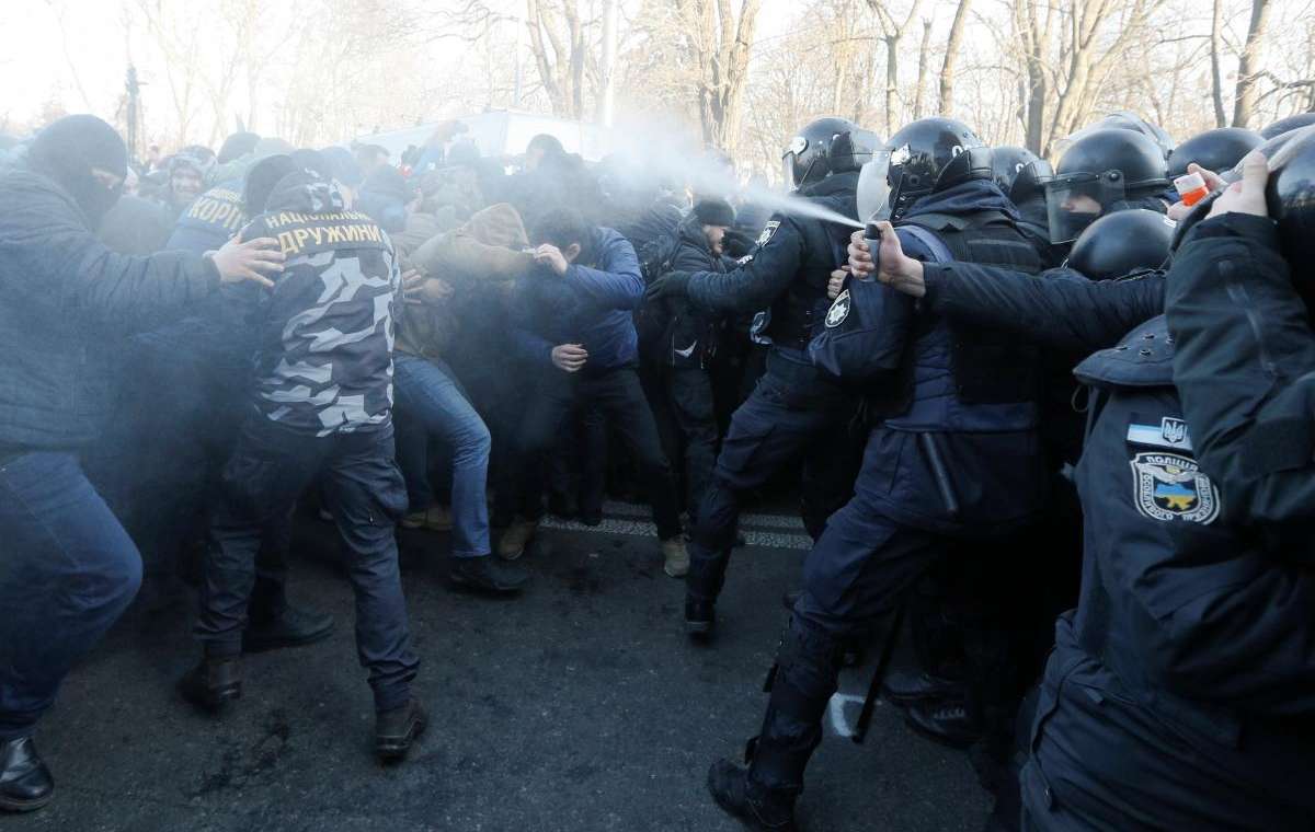 Полиция в Киеве отпустила задержанных после столкновений