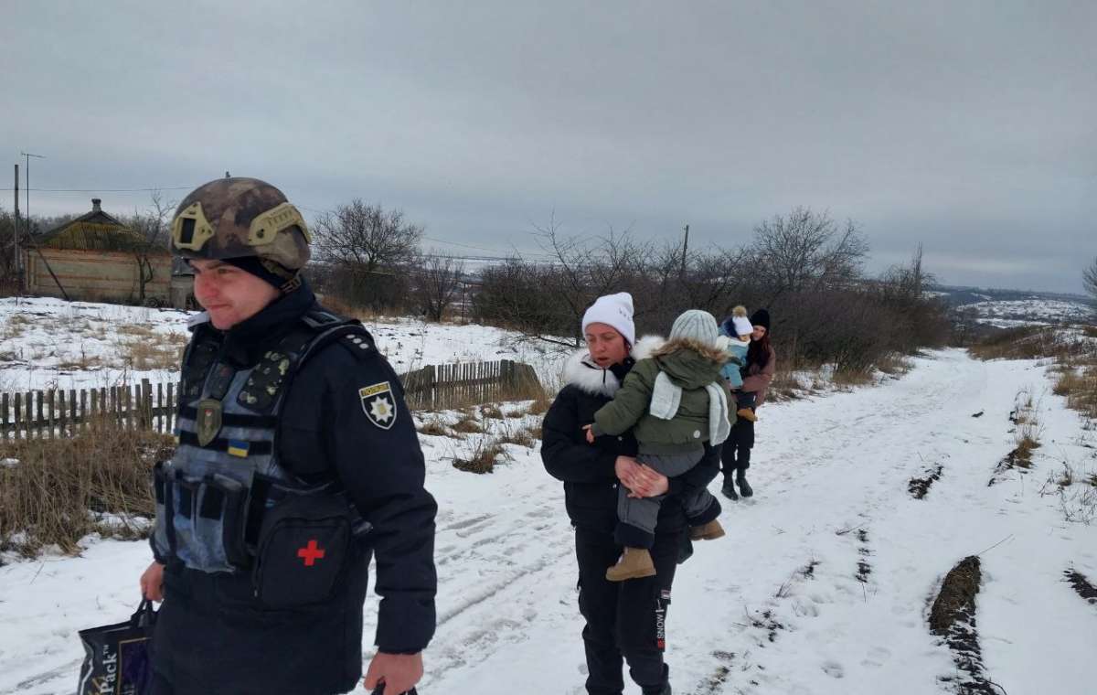 Поліцейські Костянтинівки евакуювали з лінії бойових дій близько півсотні людей