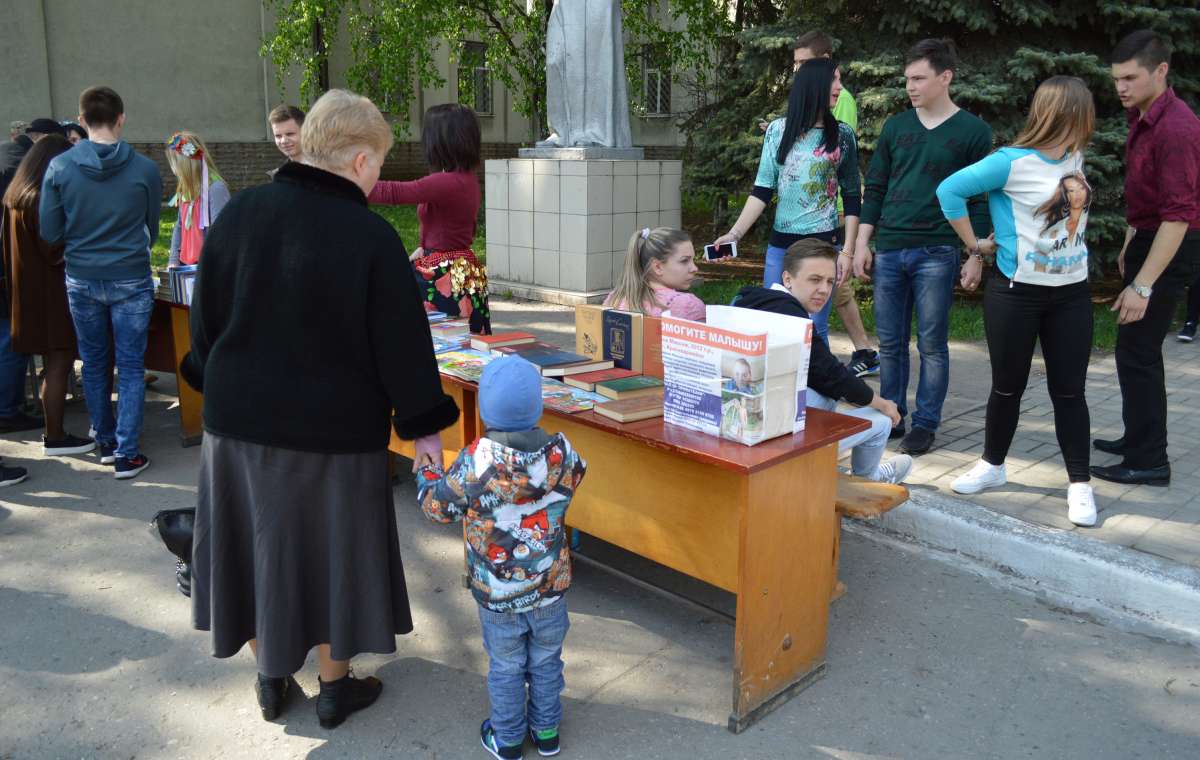 Студенты Красноармейска оказывают помощь детям