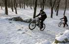 Здоровый образ жизни: В Краматорске погоняли на велосипедах по снегу