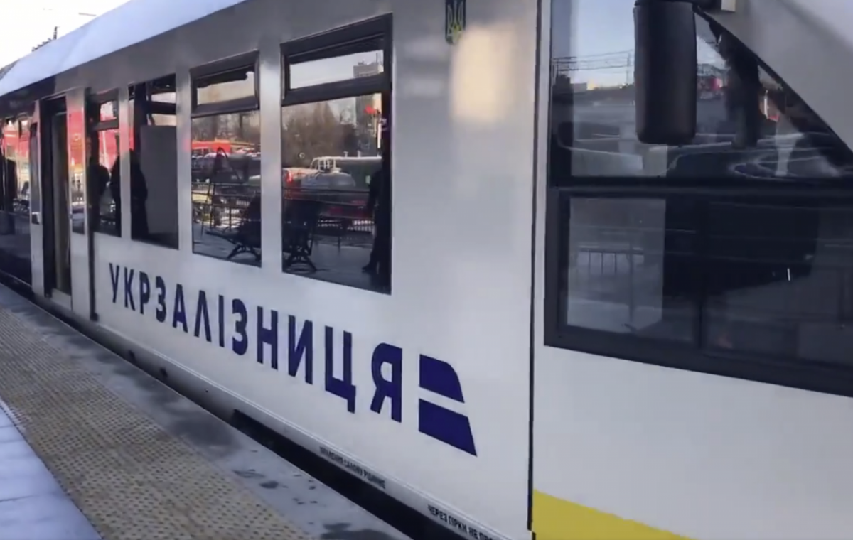 «Укрзализныця» назначила к 8 марта 22 дополнительных поезда