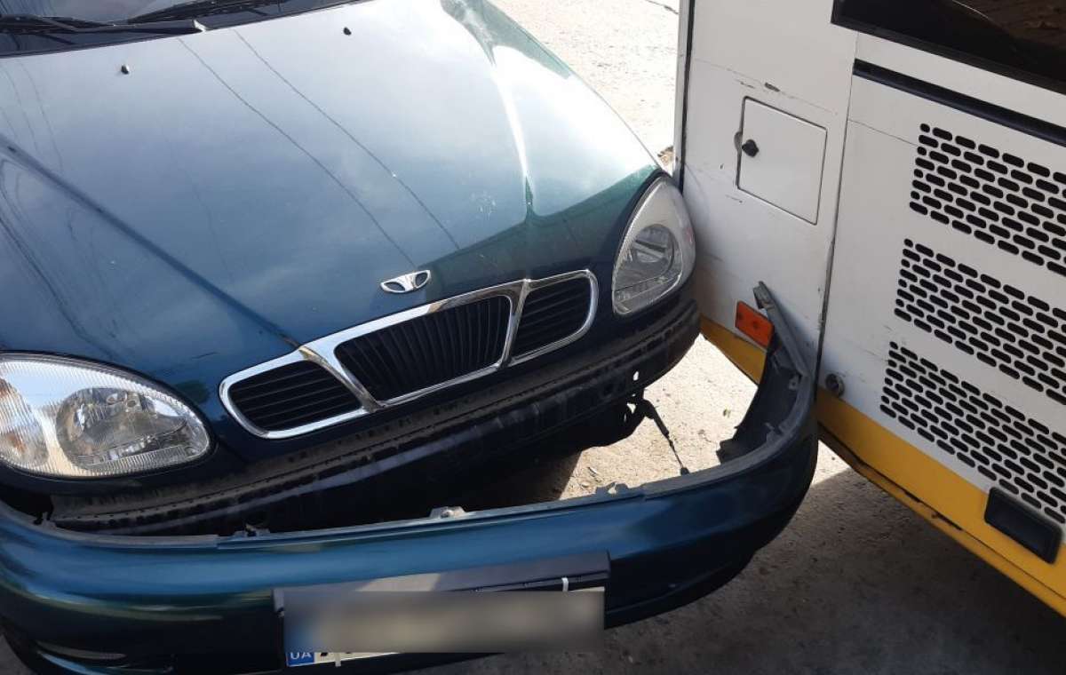В Мариуполе произошло ДТП с участием коммунального автобуса