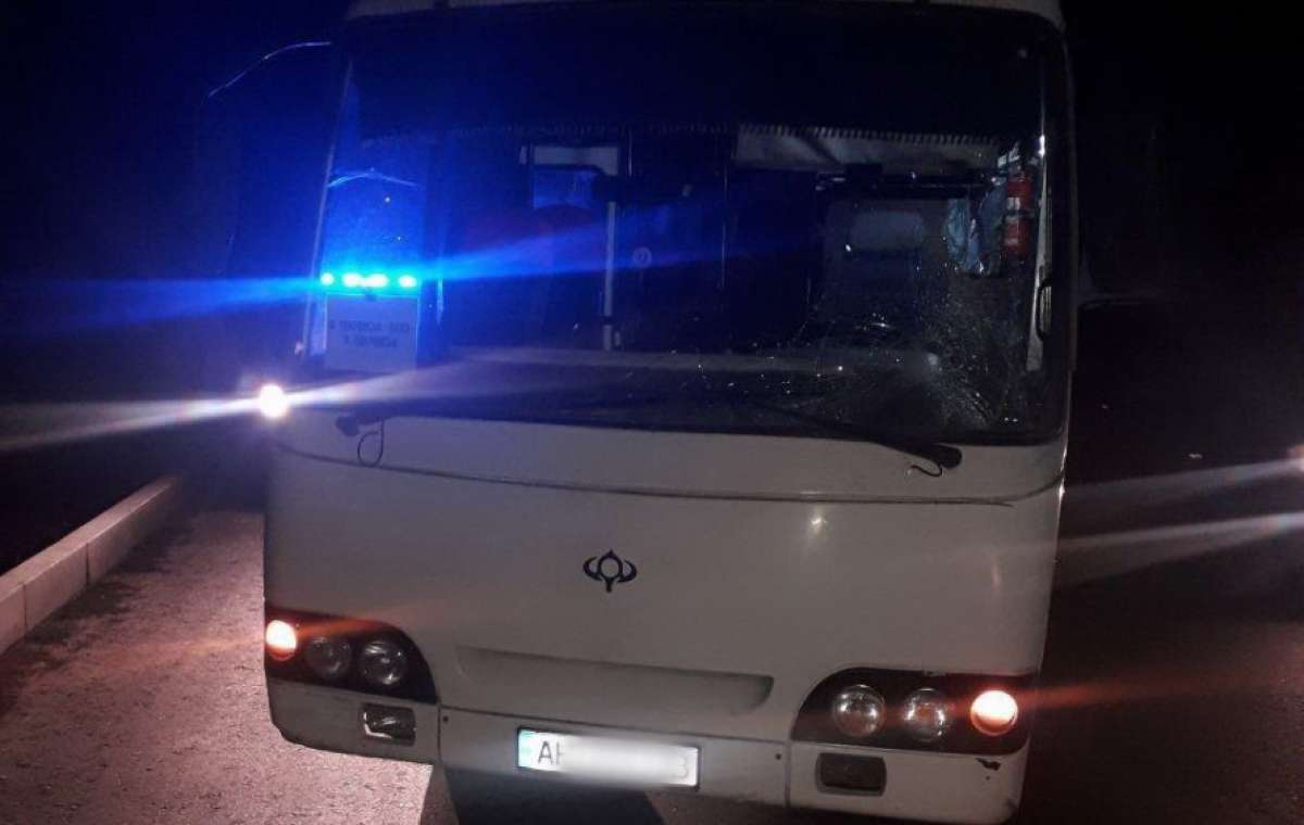 В Покровске подросток попал под автобус: перебегал в неустановленном месте