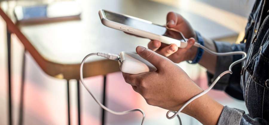 Як максимально ефективно зарядити смартфон: поради та аксесуари