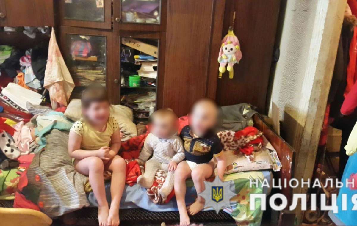 В Краматорске женщина превратила квартиру в свалку, из семьи забрали четверых детей
