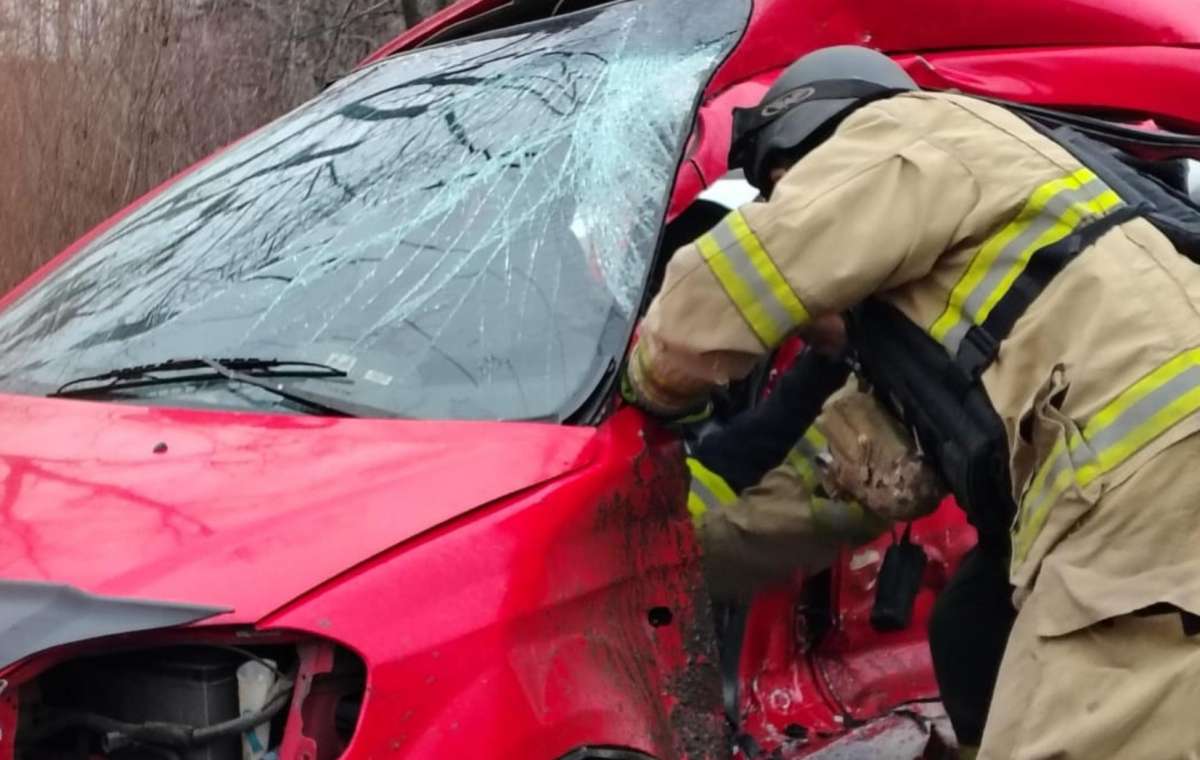 Смертельное ДТП в Славянске: спасатели деблокировали погибшего водителя