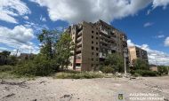 В Дружковке парамедики полиции спасли мужчину из-под завалов после авиаудара