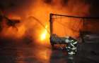 Взрывы в Кропивницком: горят кровля здания и 15 авто