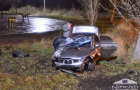 В центре Славянска автомобиль снес ограждение и вылетел на территорию парка