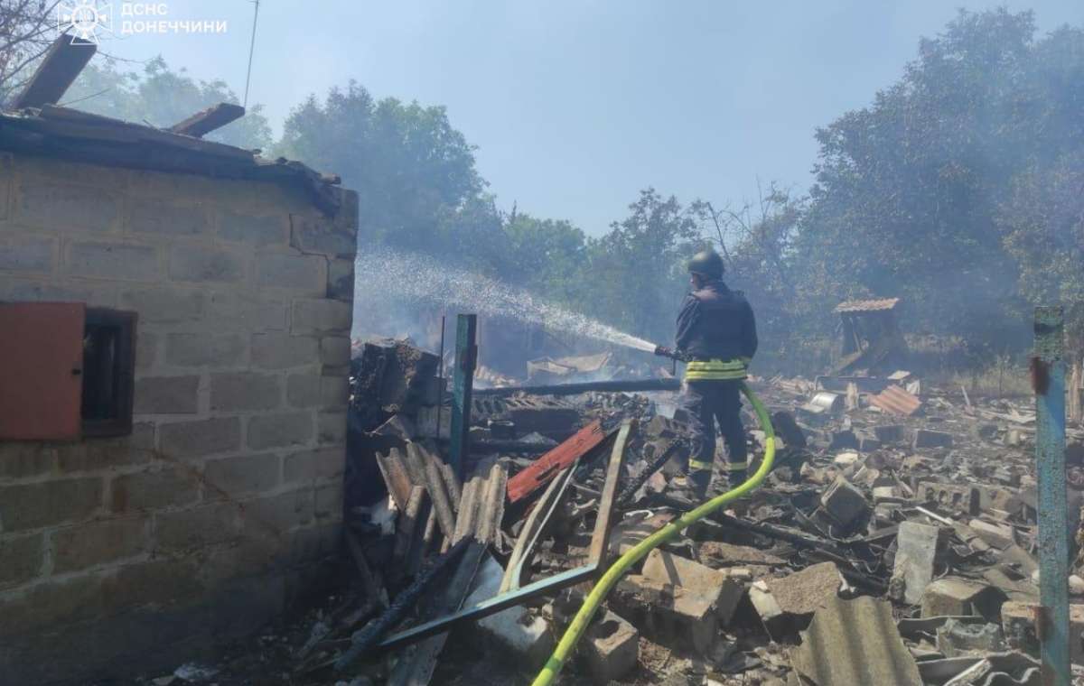 Рятувальники Донеччини загасили 25 пожеж, у тому числі у Костянтинівці та Плещеївці