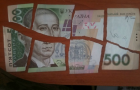 Стало известно, в какие банки украинцы смогут сдавать рваные купюры