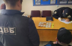 Наркоторговец предлагал взятку полицейскому на Донбассе