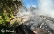 Беспилотник попал в жилой дом в Краматорске: спасатели ликвидировали пожар