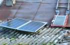 Житель поселка Клебан-Бык установил во дворе ветроэлектростанцию ​​и солнечные батареи