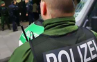  Немецкие полицейские на месте расстреляли мигранта