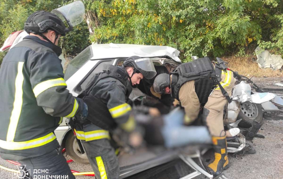 У Покровському районі сьогодні в моторошній аварії загинули троє людей. Відео