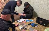 Схема на 800 тисяч: поліція Донеччини викрила кібершахрая, який грабував українців через фішинг