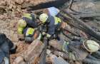 В Днепре во время тушения пожара завалило троих спасателей