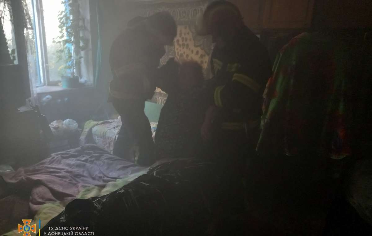 Пожар в Константиновке: пострадавшую госпитализировали