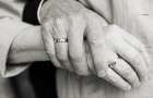 Развод ради субсидии: в Мариуполе старики отметили золотую свадьбу и подали на развод
