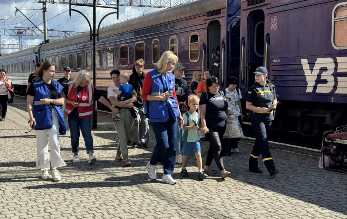 На Донетчине остаются почти 14,5 тысяч детей: продолжается эвакуация жителей