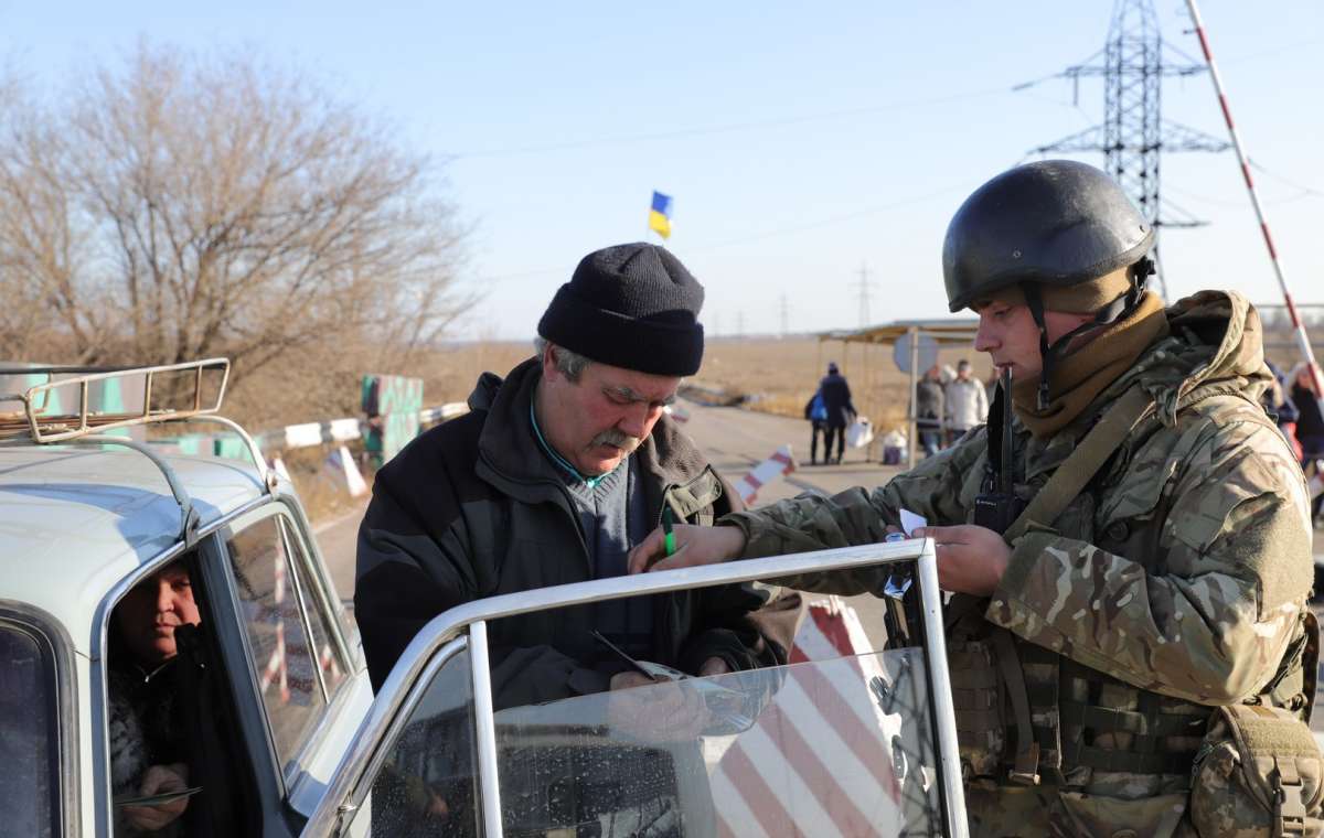 Очереди на КПВВ в Донецкой области 10 января