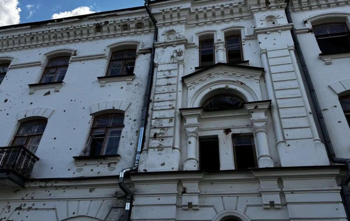 В Святогорске сегодня утром погибли двое полицейских, повреждена Лавра