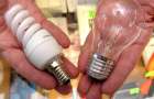 В Покровске меняют старые лампы на энергосберегающие 
