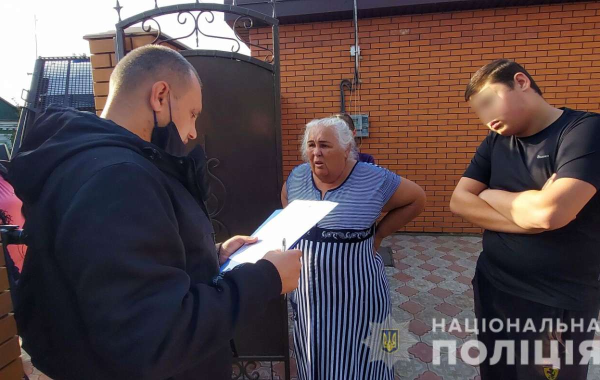 В Мариуполе задержали двух аферисток, которые «сняли порчу» с пенсионерки почти за миллион