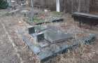 В Киеве вандалы разгромили Лесное кладбище