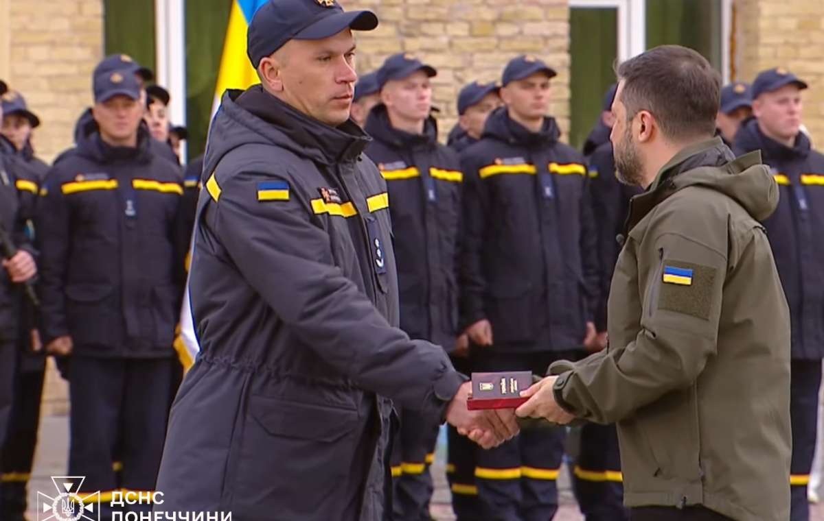 Зеленский наградил спасателя из Донецкой области орденом «За мужество»
