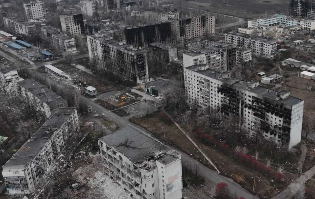 В Константиновке есть погибшие: по городу били авиабомбы и дроны, пострадало авто волонтеров