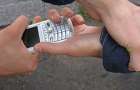 Дорогой мобильник у 12-летнего жителя Торецка украл псевдополицейский
