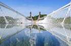 В Китае появился самый высокий стеклянный мост