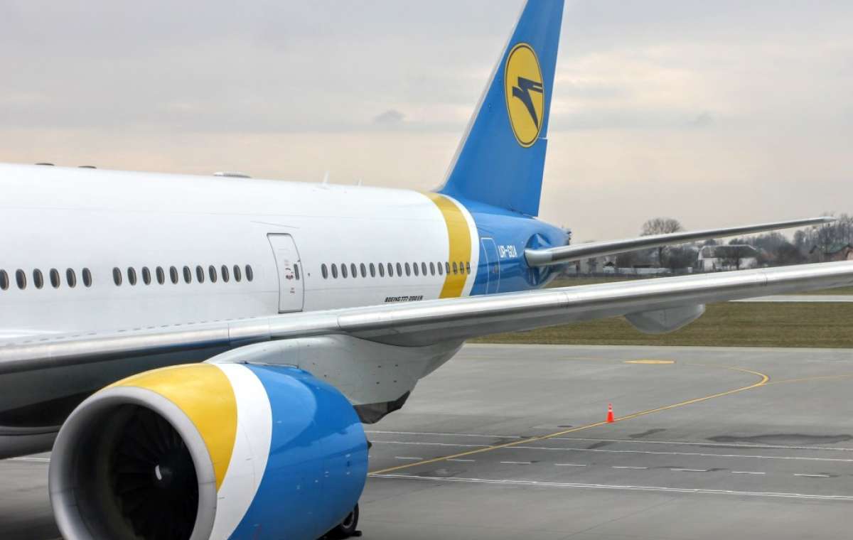 Украинская авиакомпания изменит расписание рейсов из-за коронавируса