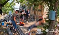В Краматорске парамедики полиции оказали помощь двум раненым после обстрела