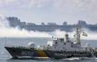 Российские пограничники открыли огонь по украинским кораблям в Керченском проливе, один моряк ранен