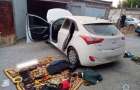 Угнанная машина, 8 автоматов и гранатомет: в Мариуполе выявили схрон боевиков 