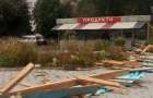 В Житомирской области ветер сорвал крышу магазина, есть пострадавшая