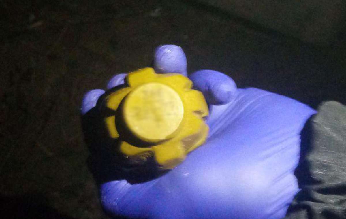 В Мариуполе в заброшенном доме нашли гранату с запалом