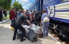 На Волинь прибув поїзд із мешканцями Донецької області, діти отримають додаткову виплату