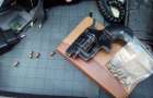 Пограничники на КПВВ «Зайцево» обнаружили револьвер в личных вещах водителя